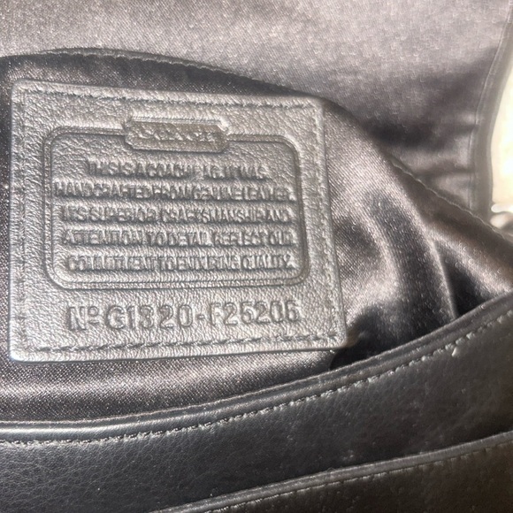 This is a GREAT BAG!!! Best COACH CROSSBODY BAG. Great CONDITION and GREAT PRICE - Picture 8 of 12